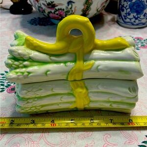 Bordallo Pinheiro Style Lidded Asparagus Dish